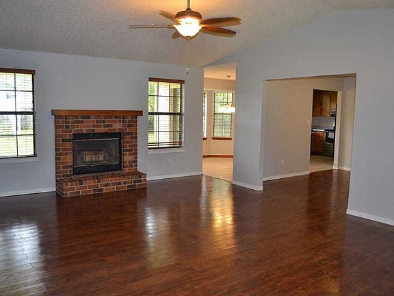 3rd image of 5701 Dove Dr