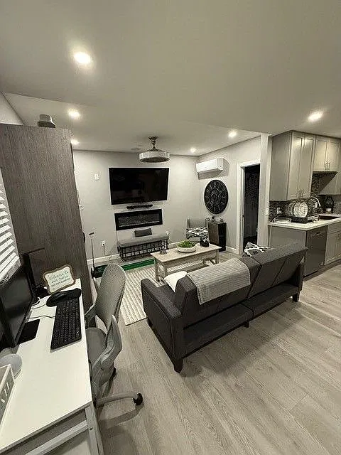 Studio, 1.0 bath, 450 sqft, $1,900 — Photo 4