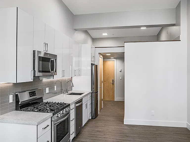 423 Terry Apartment — Photo 54