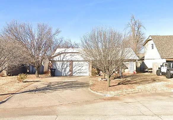 713 Century Dr — Photo 2