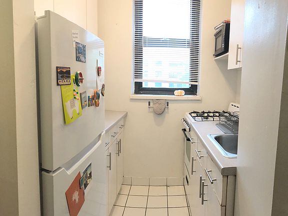 4th image of 208 E 28th St APT 2K