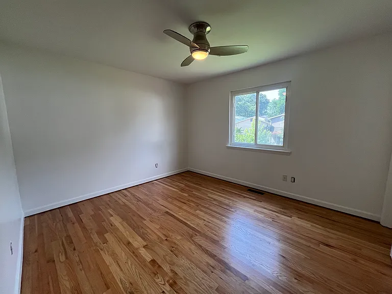 141 Maple Hill Ln — Photo 6