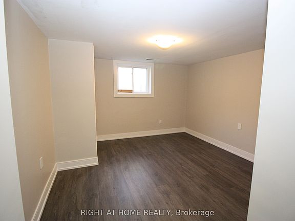 4th image of 31 Northampton Dr