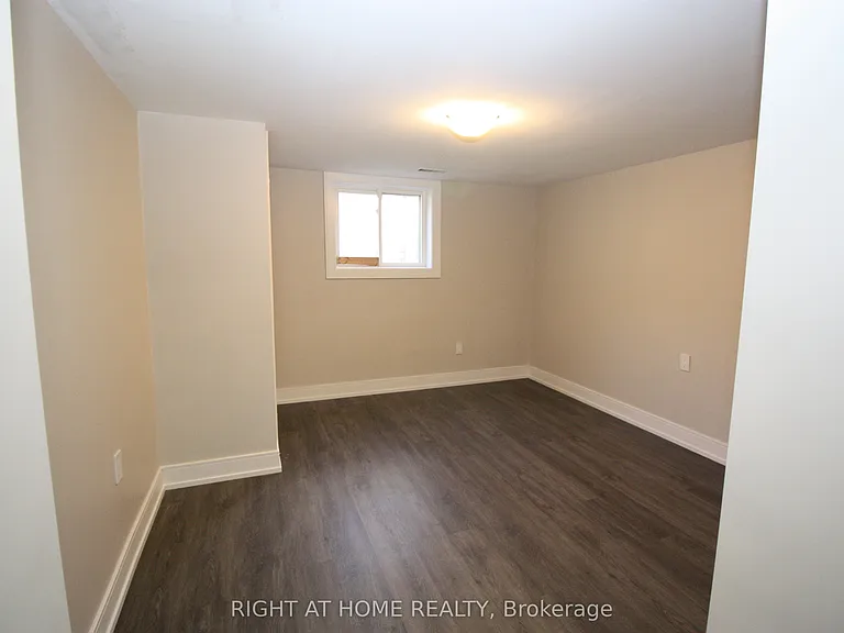 31 Northampton Dr #LOWER — Photo 4