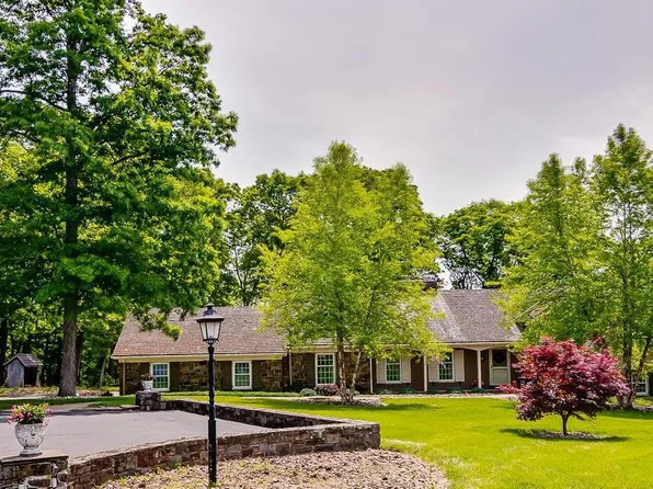 356 Meadow Wood Ln, Souderton, PA 18964