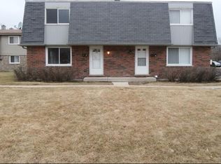 196 Surrey Dr, Glen Ellyn, IL 60137