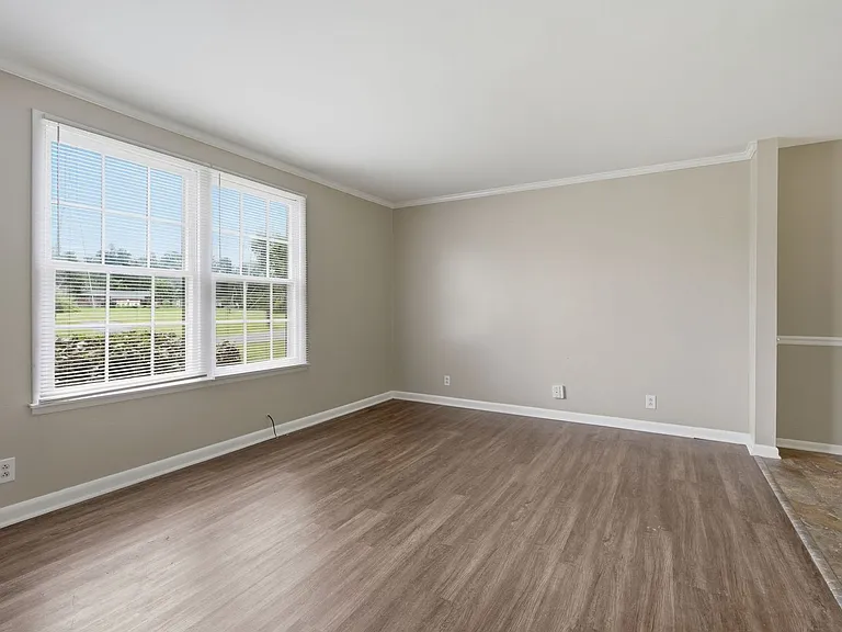 758 McPherson Dr — Photo 7
