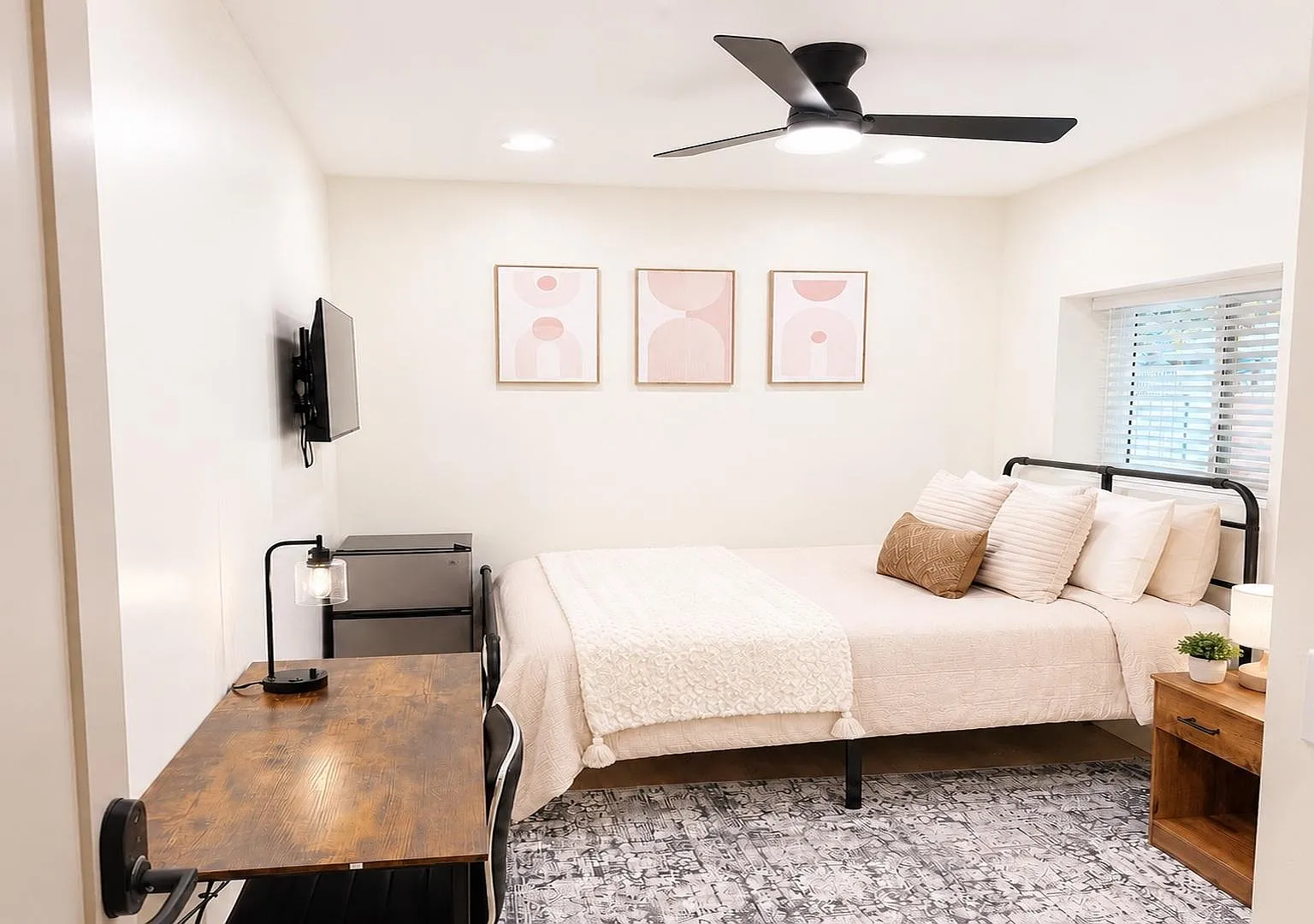 4 bed, 3.0 bath, 2189 sqft, $1,481 — Photo 1