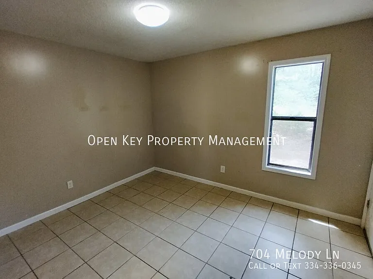 704 Melody Ln — Photo 8