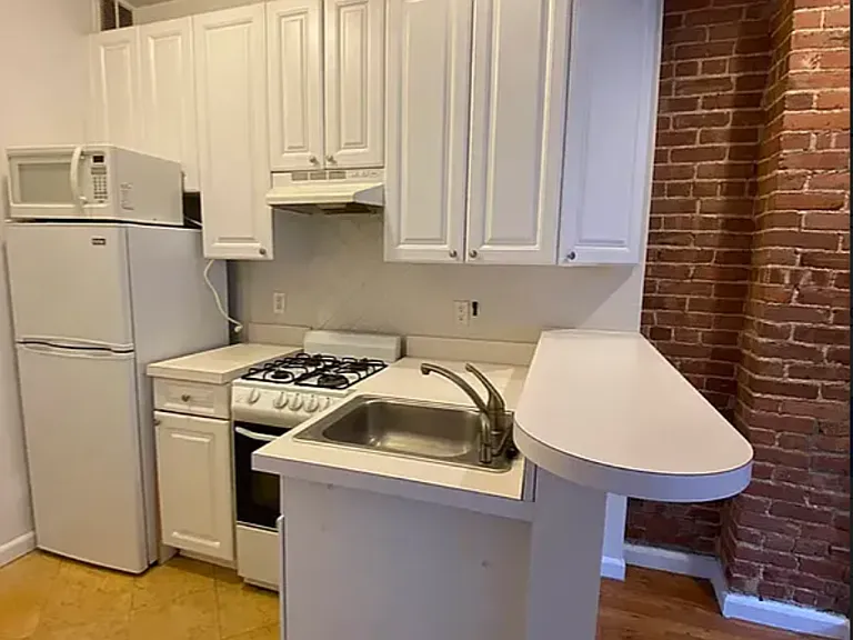 534 E 83rd St #3A — Photo 1