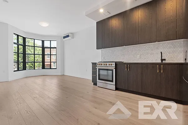 Living room, photo 2