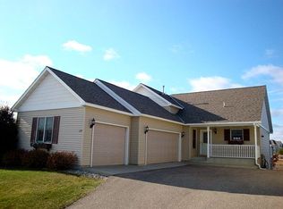 1193 Oakwood Ct NW, Hutchinson, MN 55350