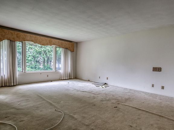 5th image of 2204 Acadie Dr