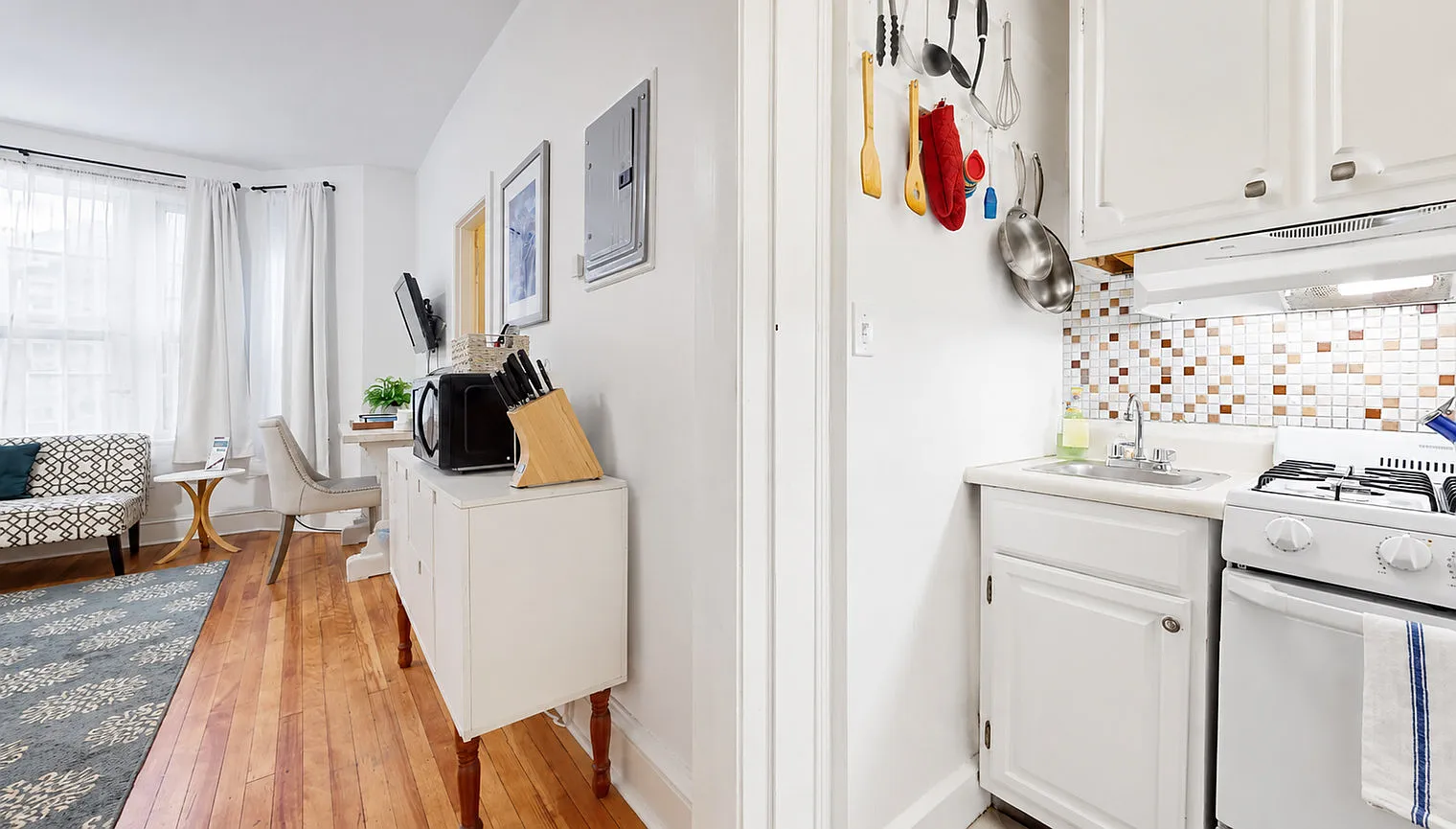 1 bed, 1.0 bath, 4843 sqft, $2,748 — Photo 3