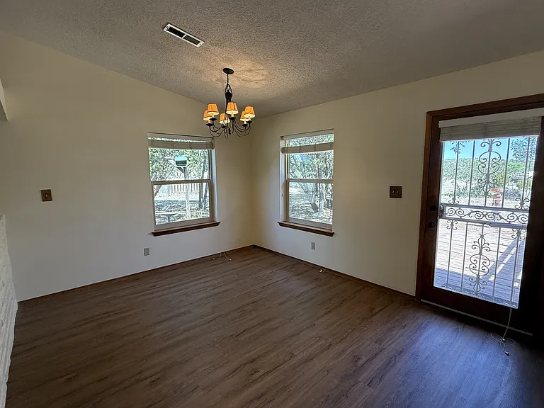 1 Autumnwood Ct — Photo 5