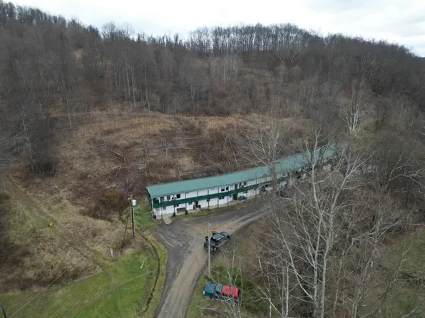 56 Emerald Farm Dr, Fairmont, WV 26554