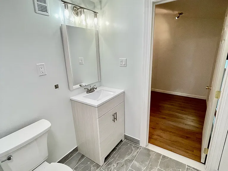 5709 Kendall Ct — Photo 8