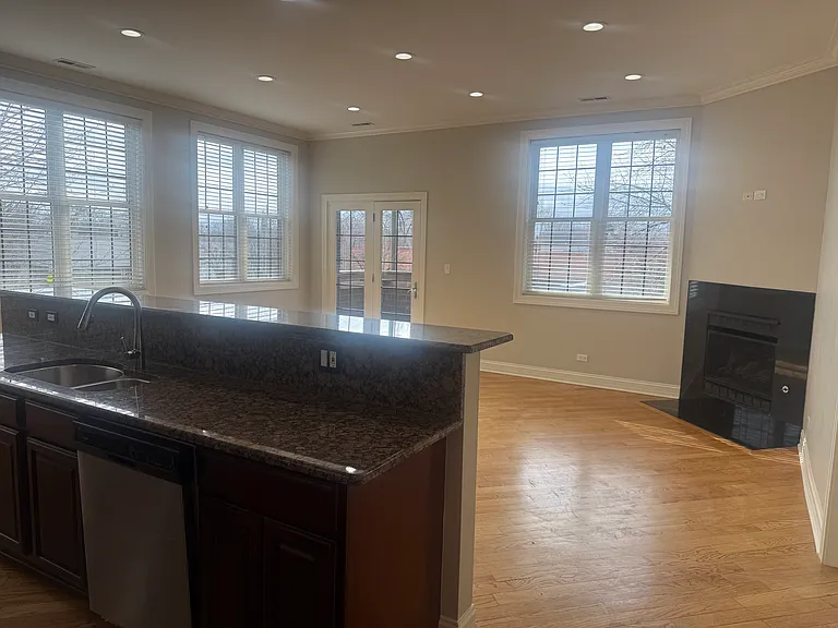 2338 W Morse Ave #4A — Photo 2