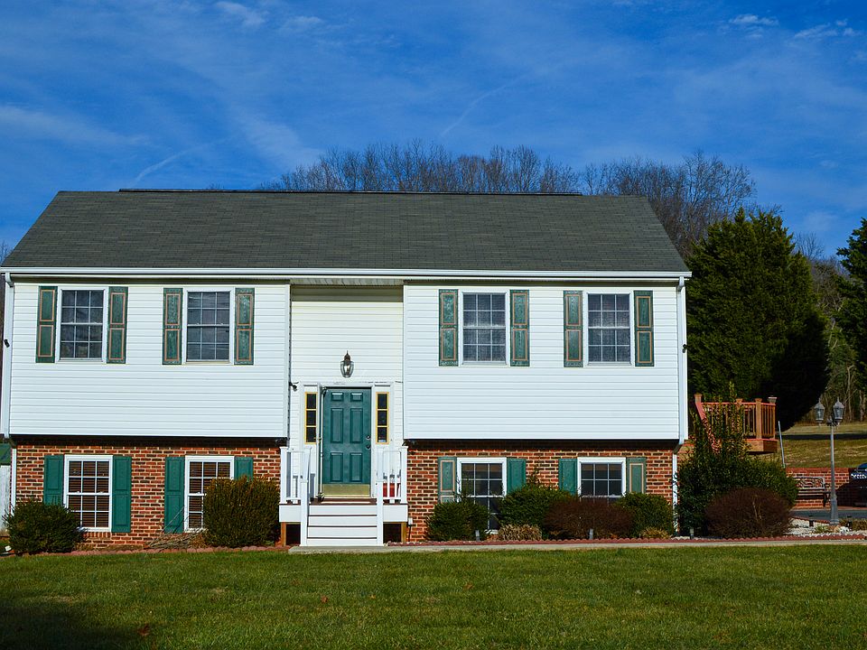 1st image of 366 Royal Ct