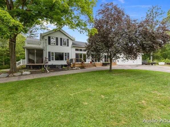 7075 Leonard St, Coopersville, MI 49404