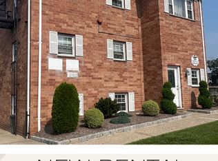 46 Washington Ave APT V, Dumont, NJ 07628