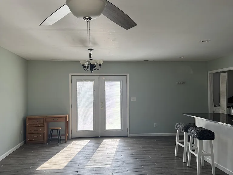 380 E Pike Rd — Photo 4