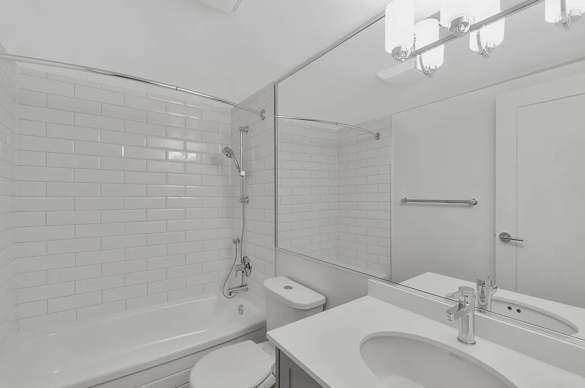 707 Esquimalt Rd — Photo 2