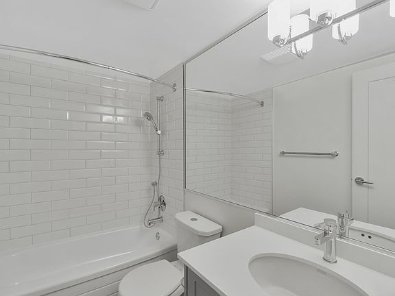 3rd image of 707 Esquimalt Rd #1225477
