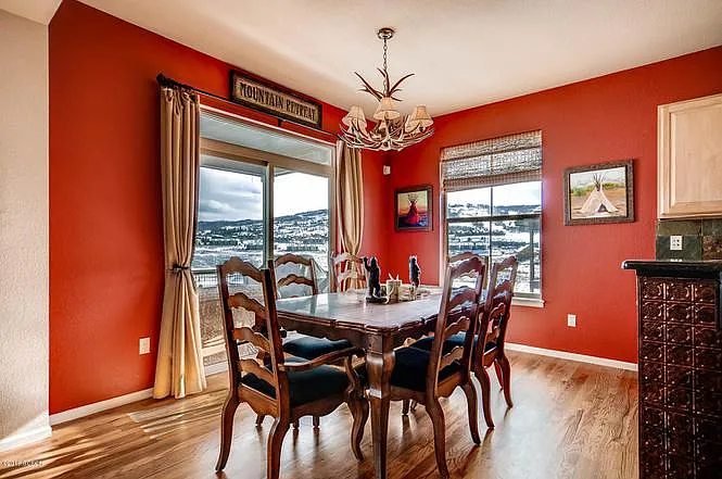 4 bed, 2687 sqft, $3,200 — Photo 2