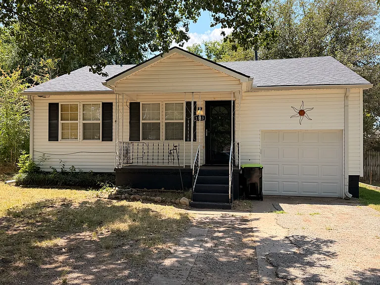 1313 E Edwards St — Photo 1