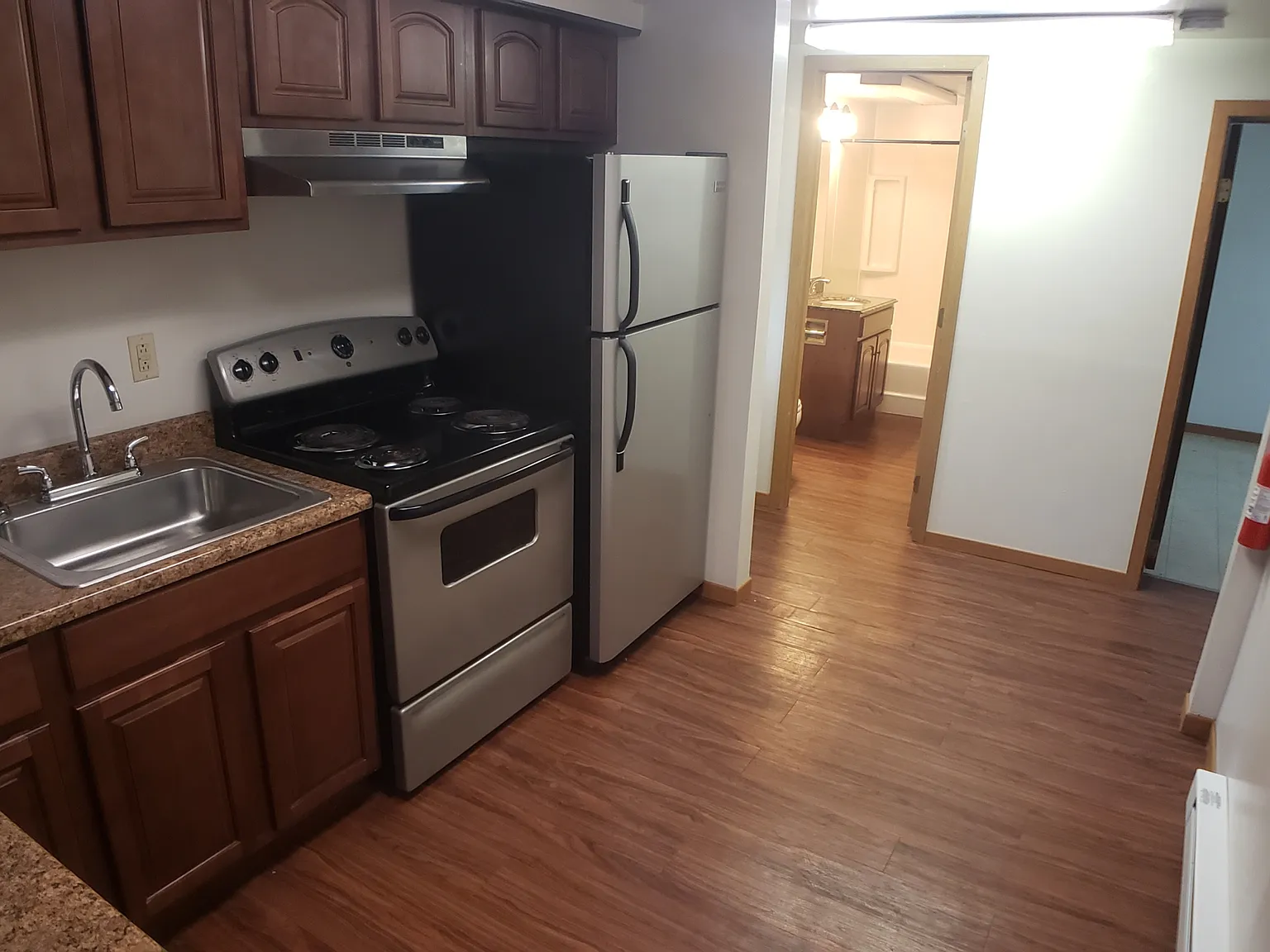 3 bed, $1,060 — Photo 2