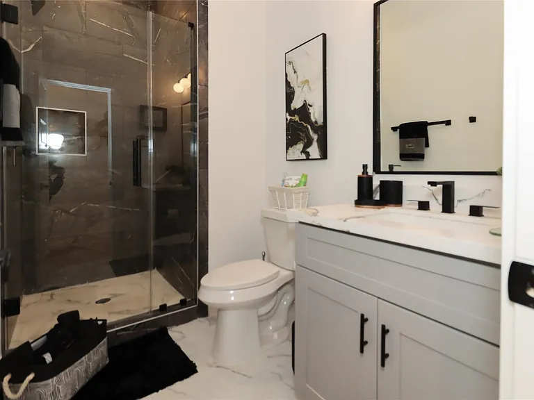 4902 Higgins St #B — Photo 32