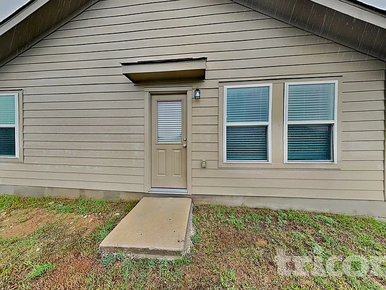 8518 Amistad Cv — Photo 15
