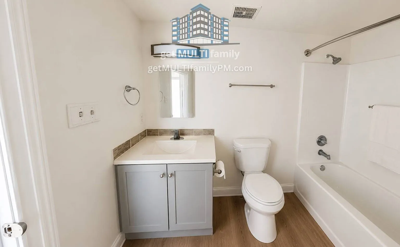 2 bed, 1.0 bath, 729 sqft, $1,100 — Photo 2