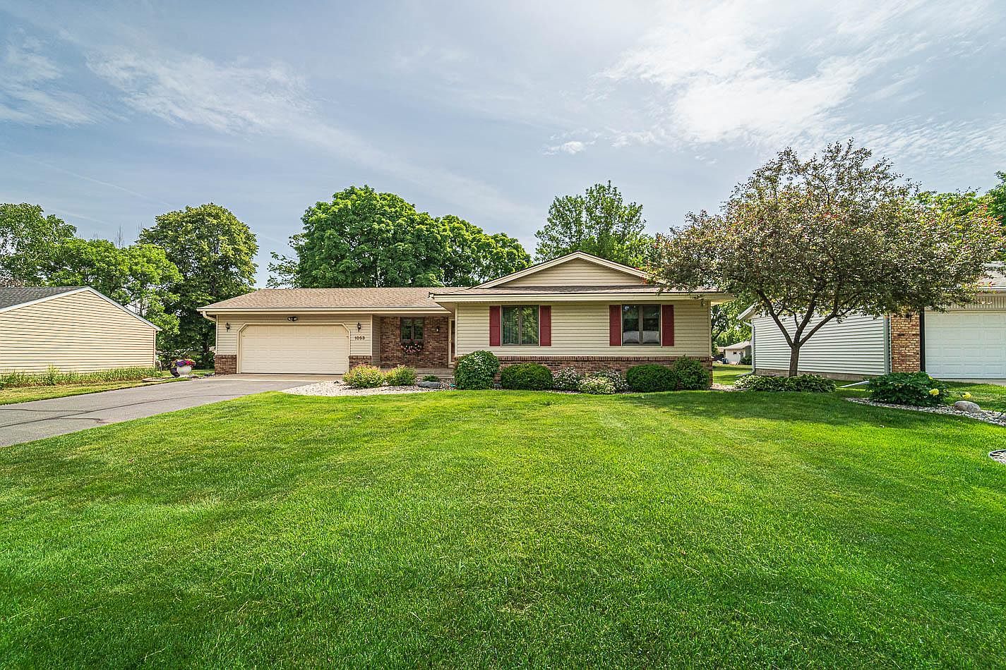 1053 Merrifield St, Shakopee, MN 55379 | Zillow