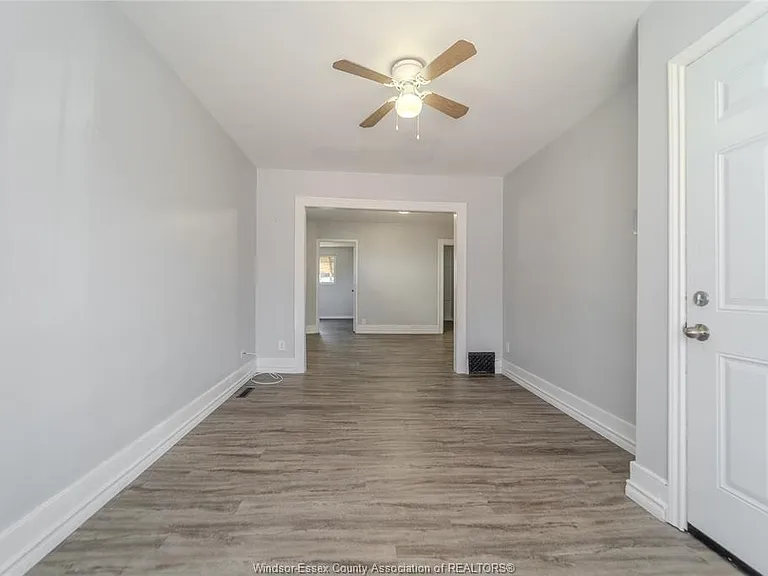 1124 Mercer St — Photo 8