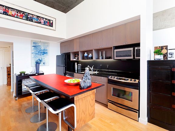 3rd image of 855 Folsom St APT 929