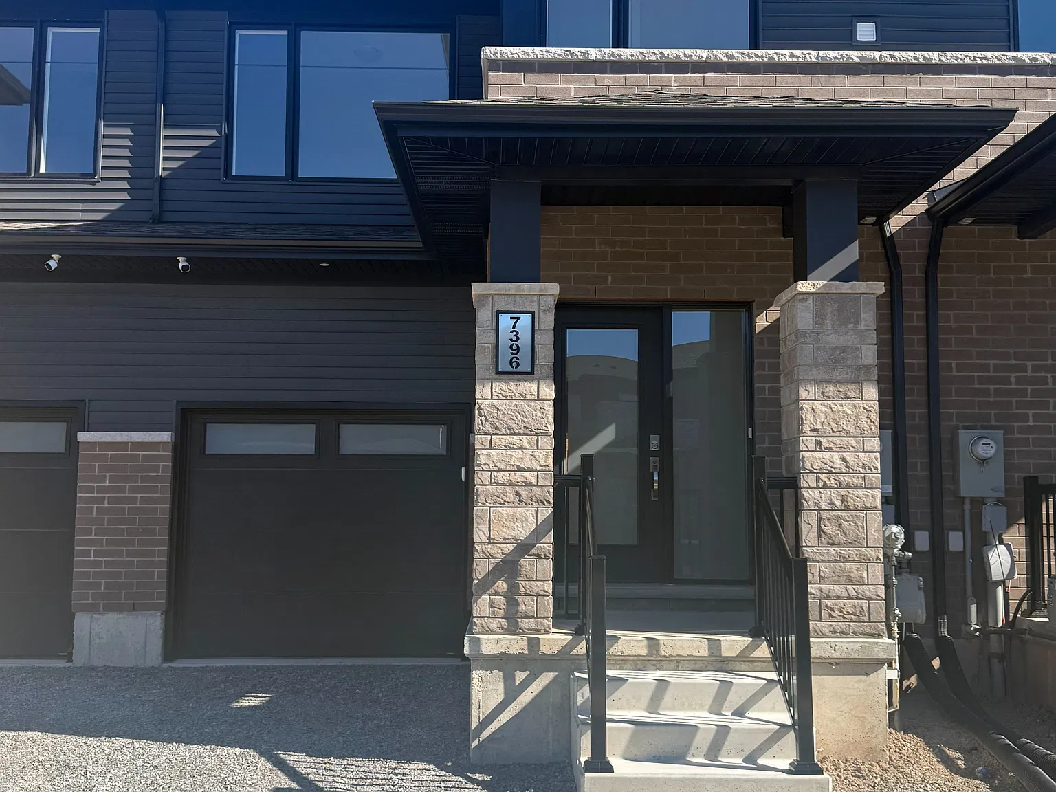 3 bed, $2,400 — Photo 1