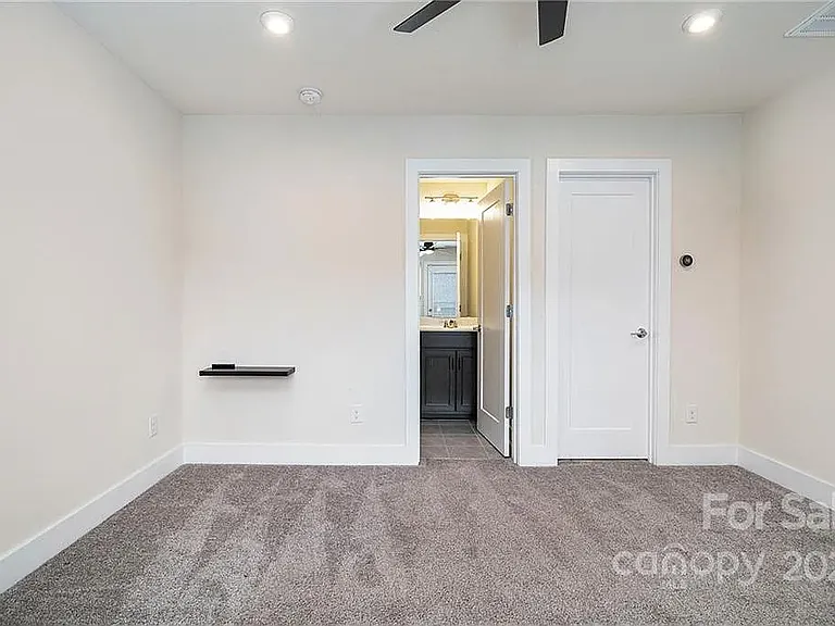 15037 New Amsterdam Ln — Photo 11