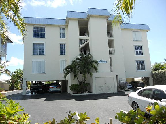 2nd image of 833 Eisenhower Dr APT 201