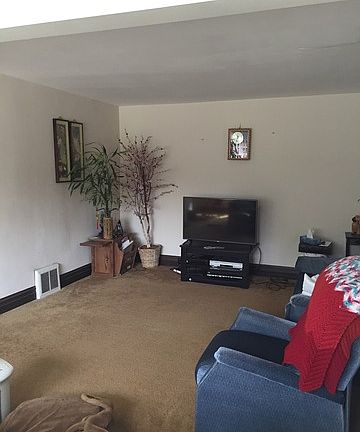 5th image of 7014 W Jarvis Ave