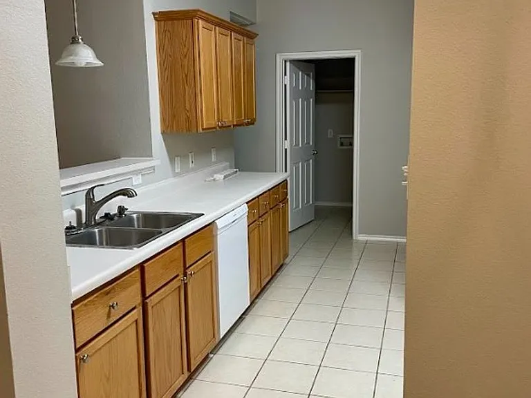 421 Stanley Falls Dr — Photo 7