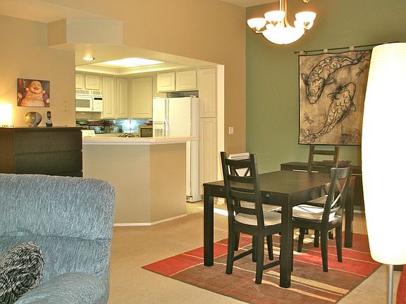 4th image of 1392 Bellevue Way NE APT 4