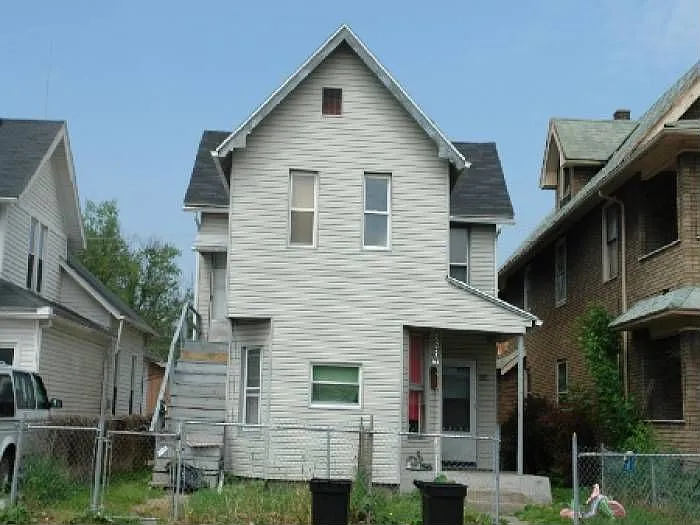 924 Oak St APT C photo 1