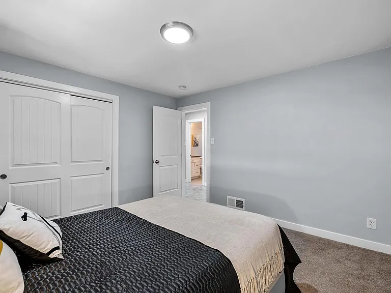 3682 Hudson St — Photo 14