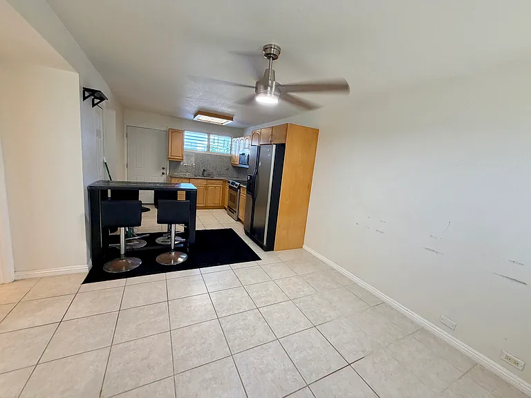 909 University Ave #107 — Photo 3