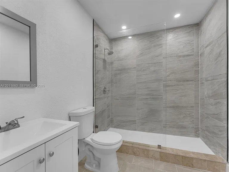 520 NW 32nd Pl #520 — Photo 17