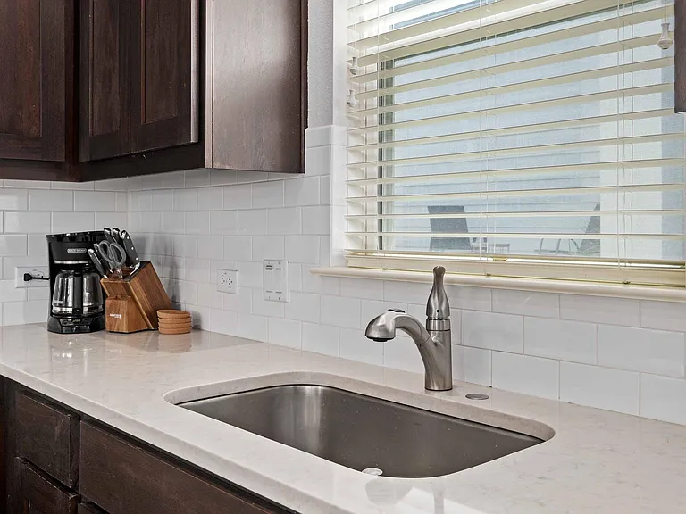 2813 Stock Dr — Photo 6