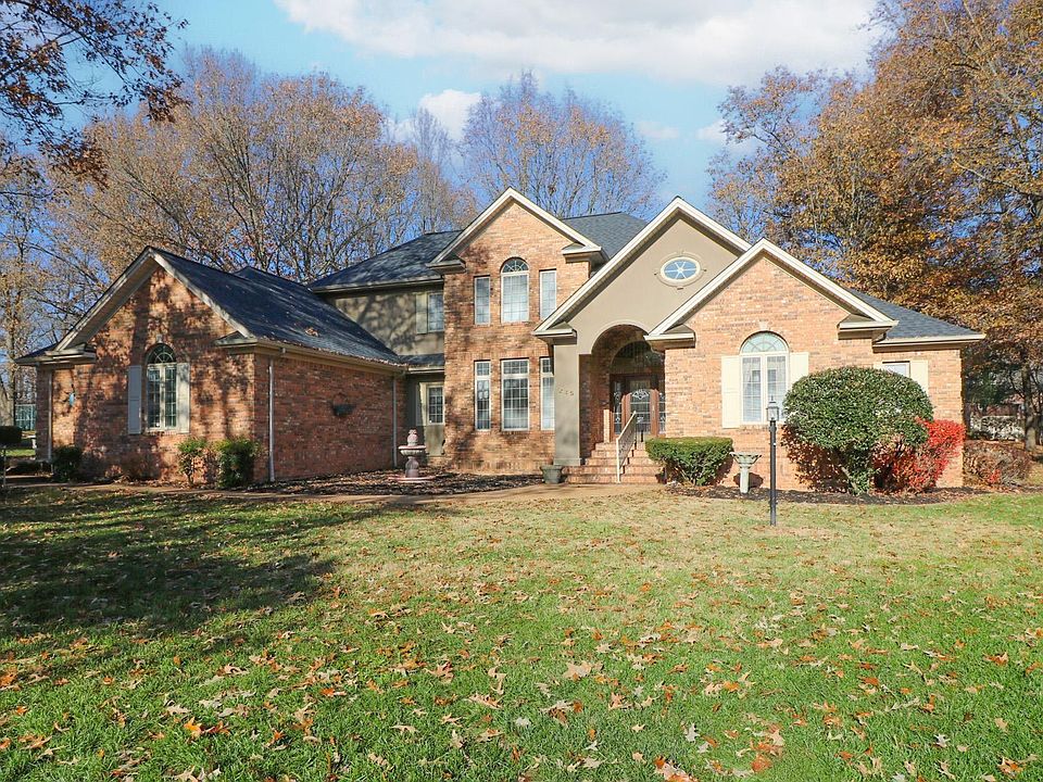 1st image of 245 Pinebrook Dr