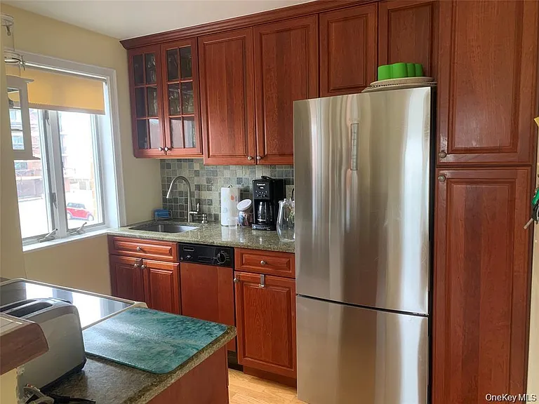 780 W Broadway #2D — Photo 3
